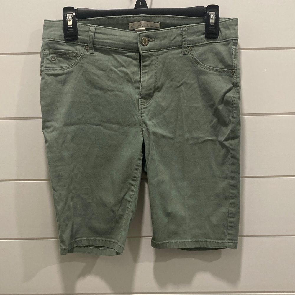 Gloria Vanderbilt Sage Green Amanda Bermuda Shorts-Size 6P-EUC